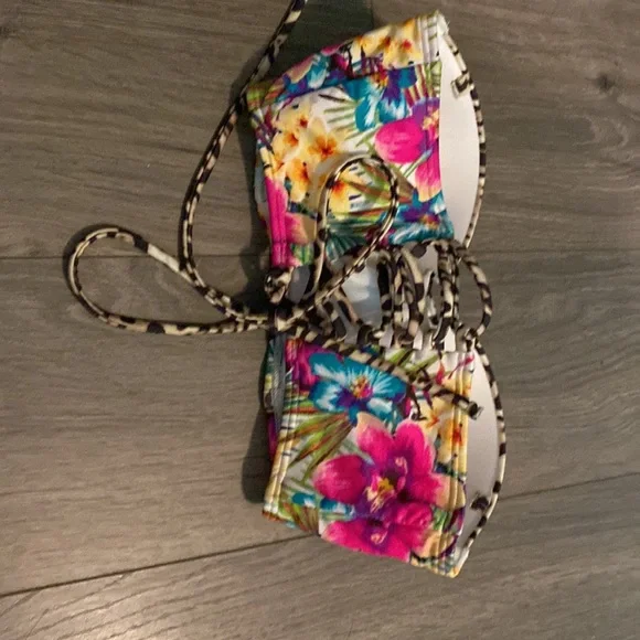 💕Victoria Secret Bikini Top 💕 - Picture 2 of 7